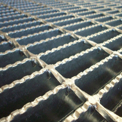 Flat Outdoor Floor 32x5mm Serrated Steel Grating