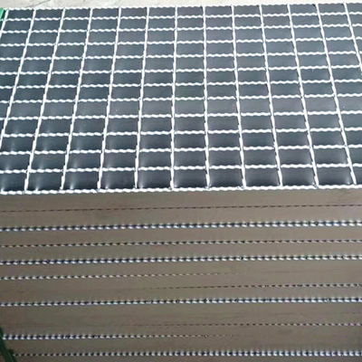 Flat Outdoor Floor 32x5mm Serrated Steel Grating