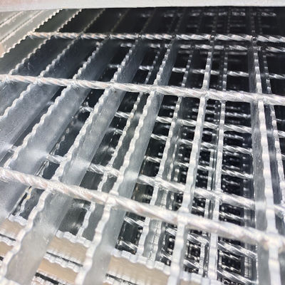 Hot Dipped Galvanized Serrated Steel Grating Platform Floor Grid Welded