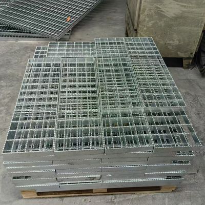गर्म डुबकी गैल्वेनाइज्ड औद्योगिक ग्रिटिंग 30x30 मिमी वेल्डेड