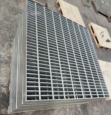 30x30 मिमी गैल्वेनाइज्ड इंडस्ट्रियल स्टील ग्रिटिंग 3 मिमी क्रॉस बार के साथ मशीन दबाव द्वारा