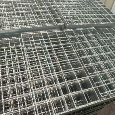 इस्पात की सजावट में आसानीः जल्दी से स्थापित करने से समय और प्रयास की बचत होती है