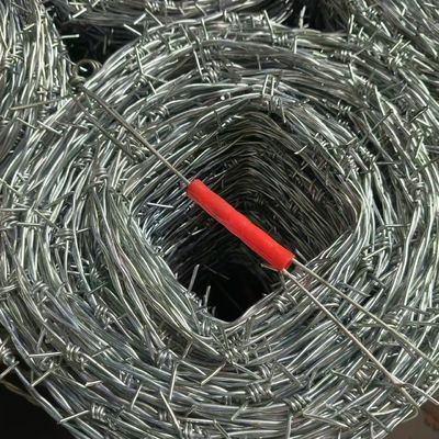 धातु निर्माण सामग्री के लिए लंबे समय तक चलने वाली जंग प्रतिरोधी कांटेदार रस्सी