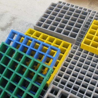 900 मिमी एल्यूमीनियम इंडस्ट्रियल फ्लोरिंग 1 इंच बार स्पेसिंग के साथ